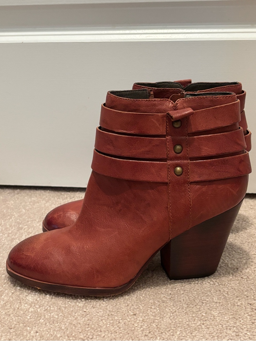 Isola Levina Women's 8.5 Leather Ankle Boots Rustic Brown Heel Bootie Side Zip